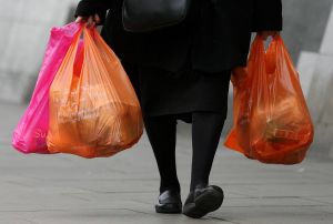 Magyarországon is betiltatnák a műanyag szatyrokat
